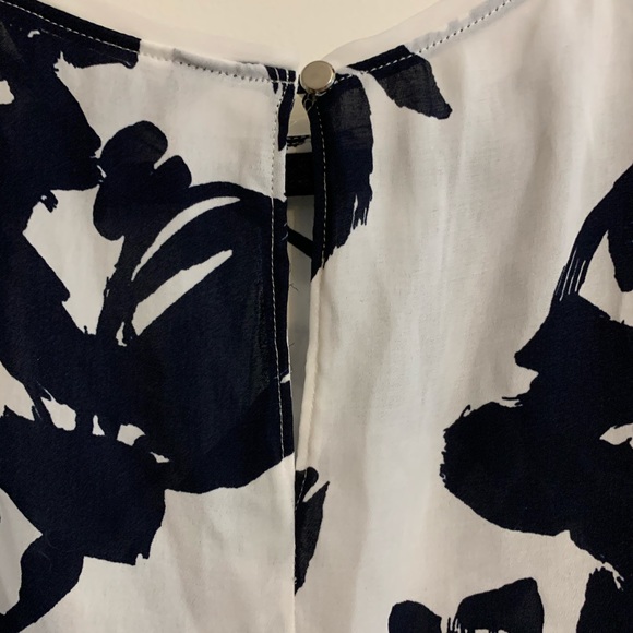 White House Black Market high-low top with layers - Picture 4 of 6